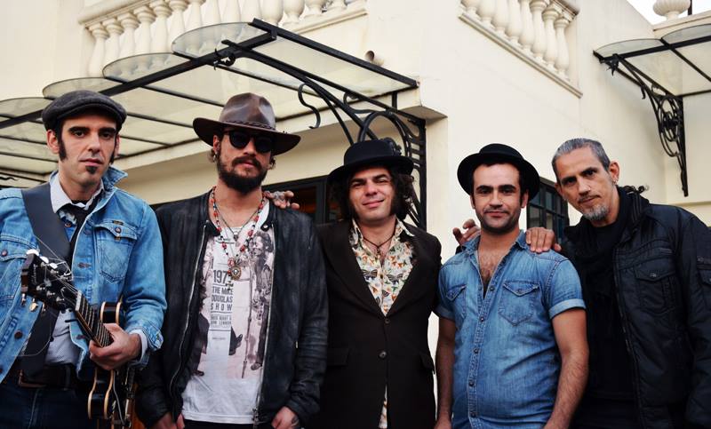 Osvaldo si racconta: "Il calcio è una menzogna, il rock mi rende felice. Whisky e fumo..."