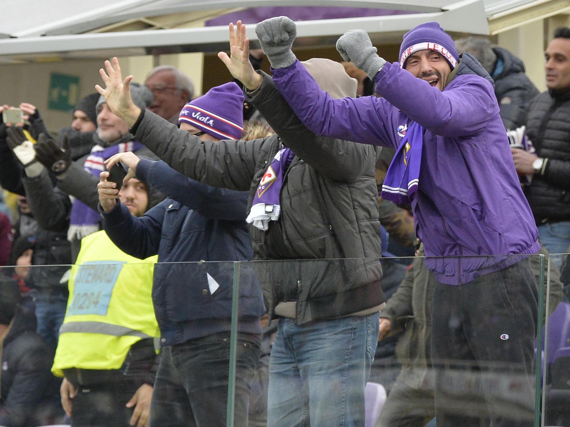 Fiorentina-Milan, le immagini dei tifosi viola