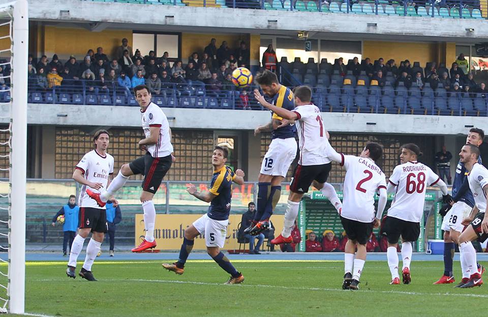 Serie A, Milan travolto 3-0 a Verona. Espulso Suso, rischia la Fiorentina?