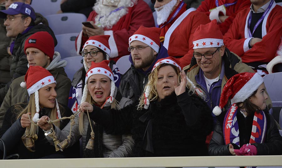FIORENTINA-GENOA.BABBI NATALE TIFOSI ALLO STADIO.SILPRESS