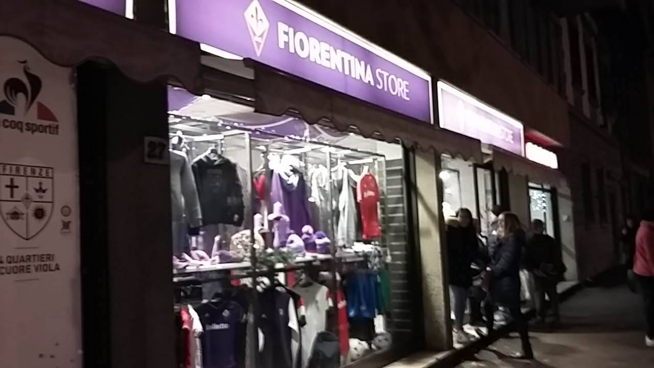 Badelj e Cristoforo incontrano i (pochi) tifosi al Fiorentina Store Stadio (FOTO VI.IT)