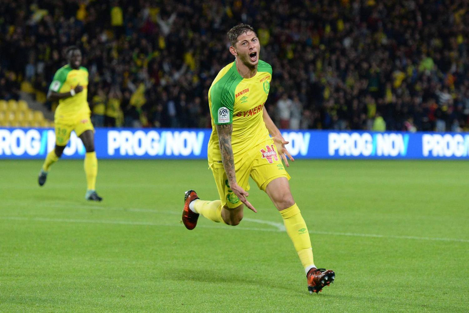 Emiliano Sala, la salma è arrivata a casa. Da domani la camera ardente