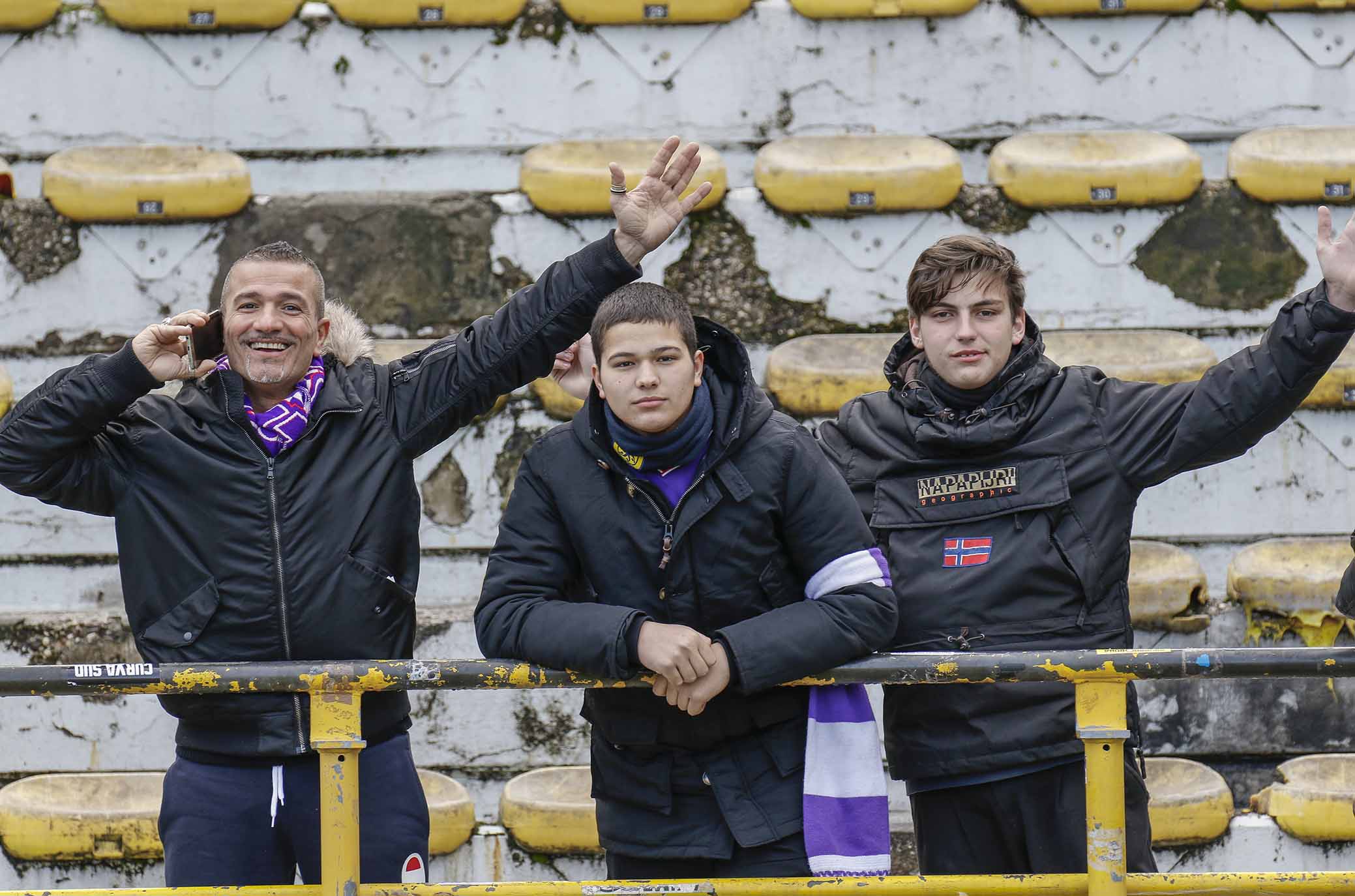 BOLOGNA, ITALIA, 04-02-18 - 23° GIORNATA DI CAMPIONATO SERIE A TIM - STADIO RENATO DALL'ARA : BOLOGNA VS FIORENTINA, NELLA FOTO: TIFOSI VIOLA