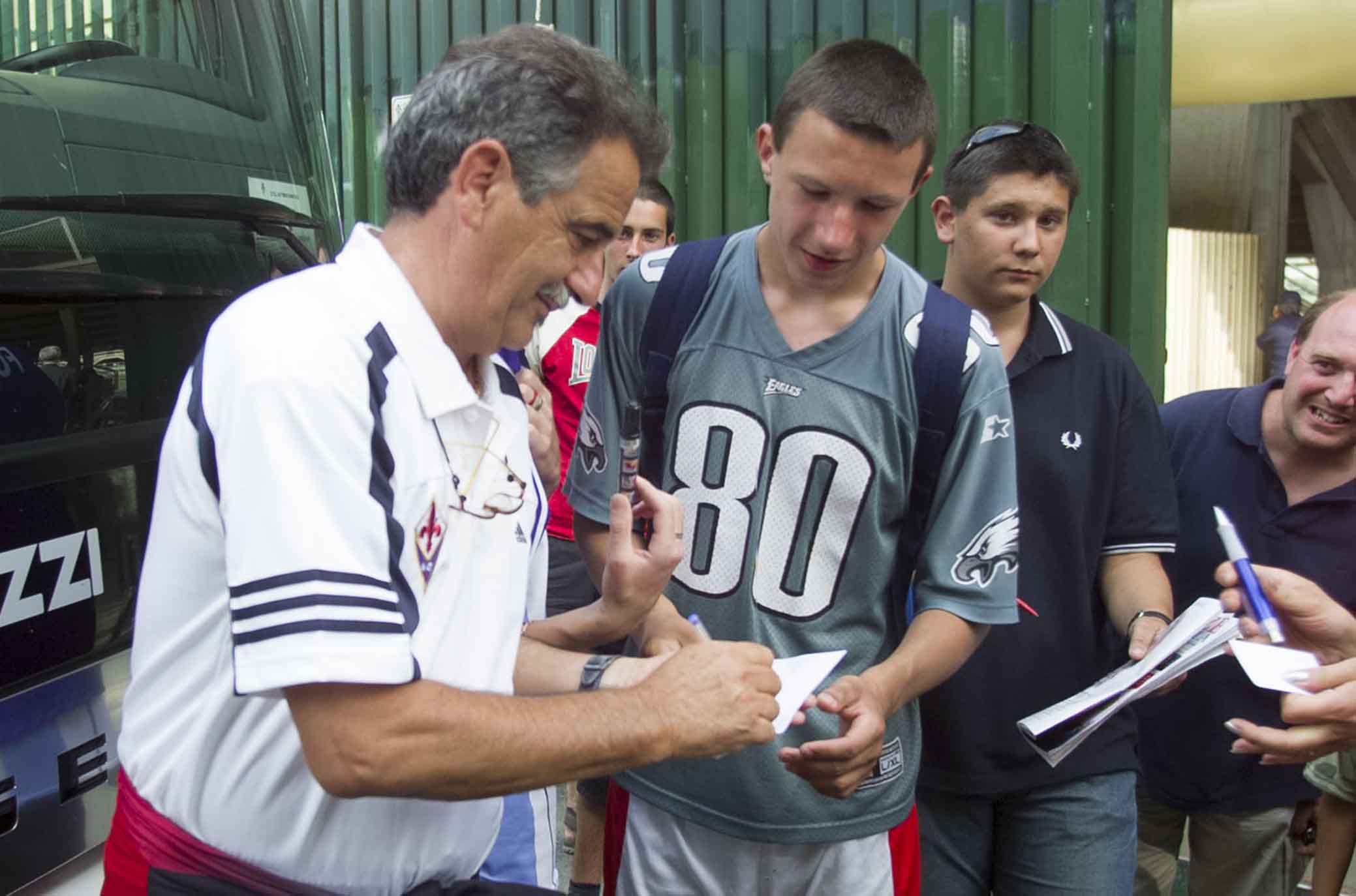 Fiorentina 2004. EMILIANO MONDONICO FIRMA AUTOGRAFI. SILPRESS/GALASSI SILVANO