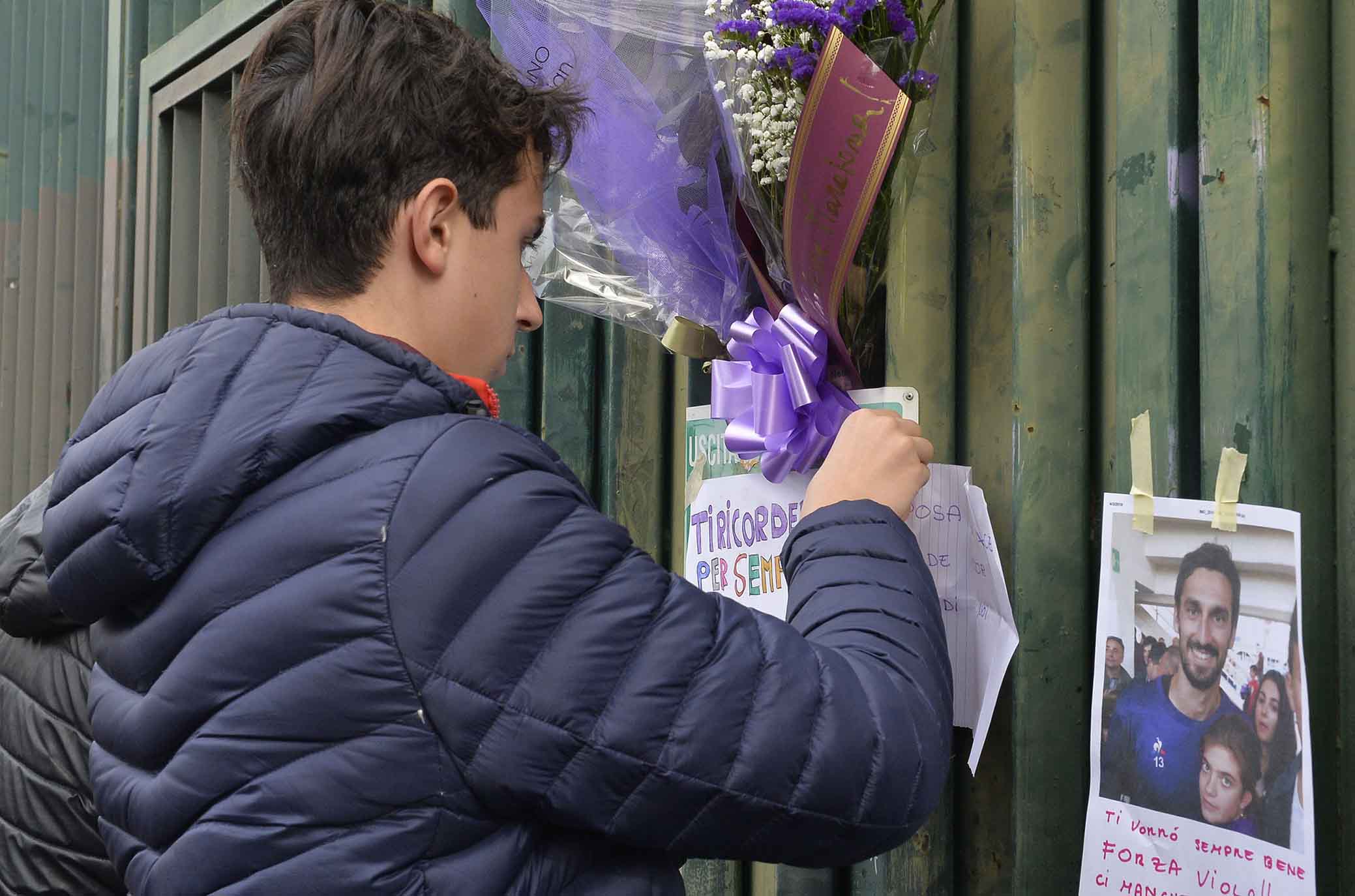 FIORENTINA 04-03-2018. DOLORE DI UN TIFOSO PER LA MORTE DI DAVID ASTORI. SILPRESS/GALASSI SILVANO