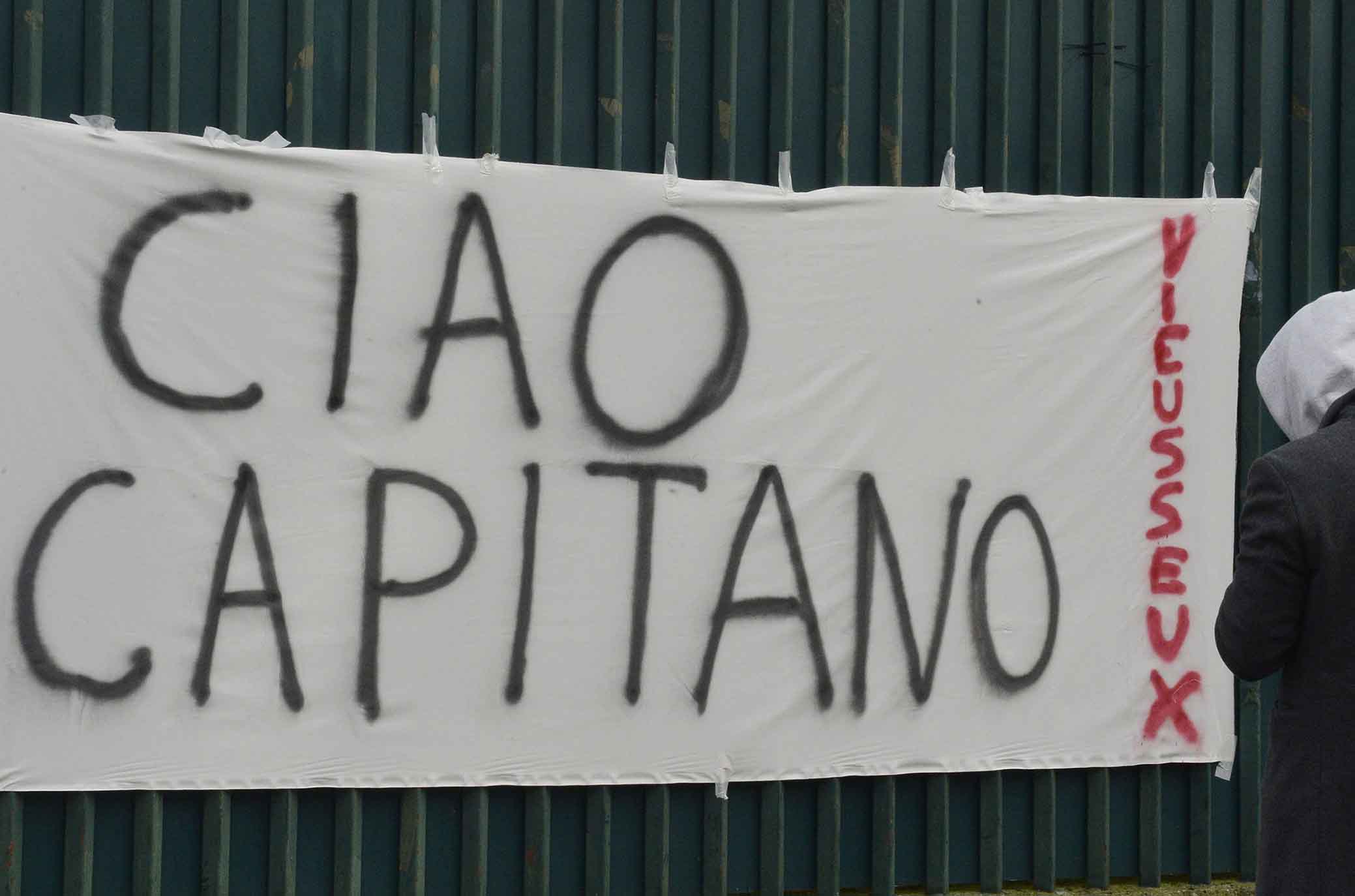 FIORENTINA 04-03-2018. DOLORE DEI TIFOSI PER LA MORTE DI DAVID ASTORI. STRISCIONE IN RICORDO DEL CAPITANO AL FRANCHI. SILPRESS/GALASSI SILVANO