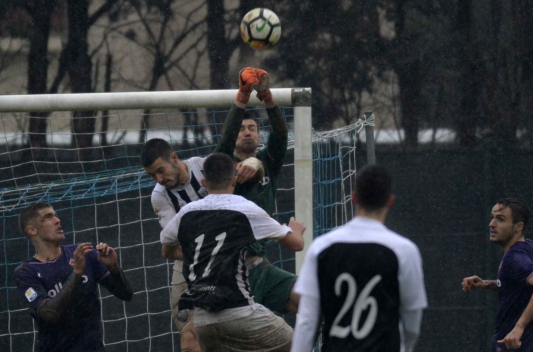 FIORENTINA PRIMAVERA-ASCOLI 15-03-2018. SIMONE GUIDOTTI RESPINGE DI PUGNI. SILPRESS/GALASSI SILVANO