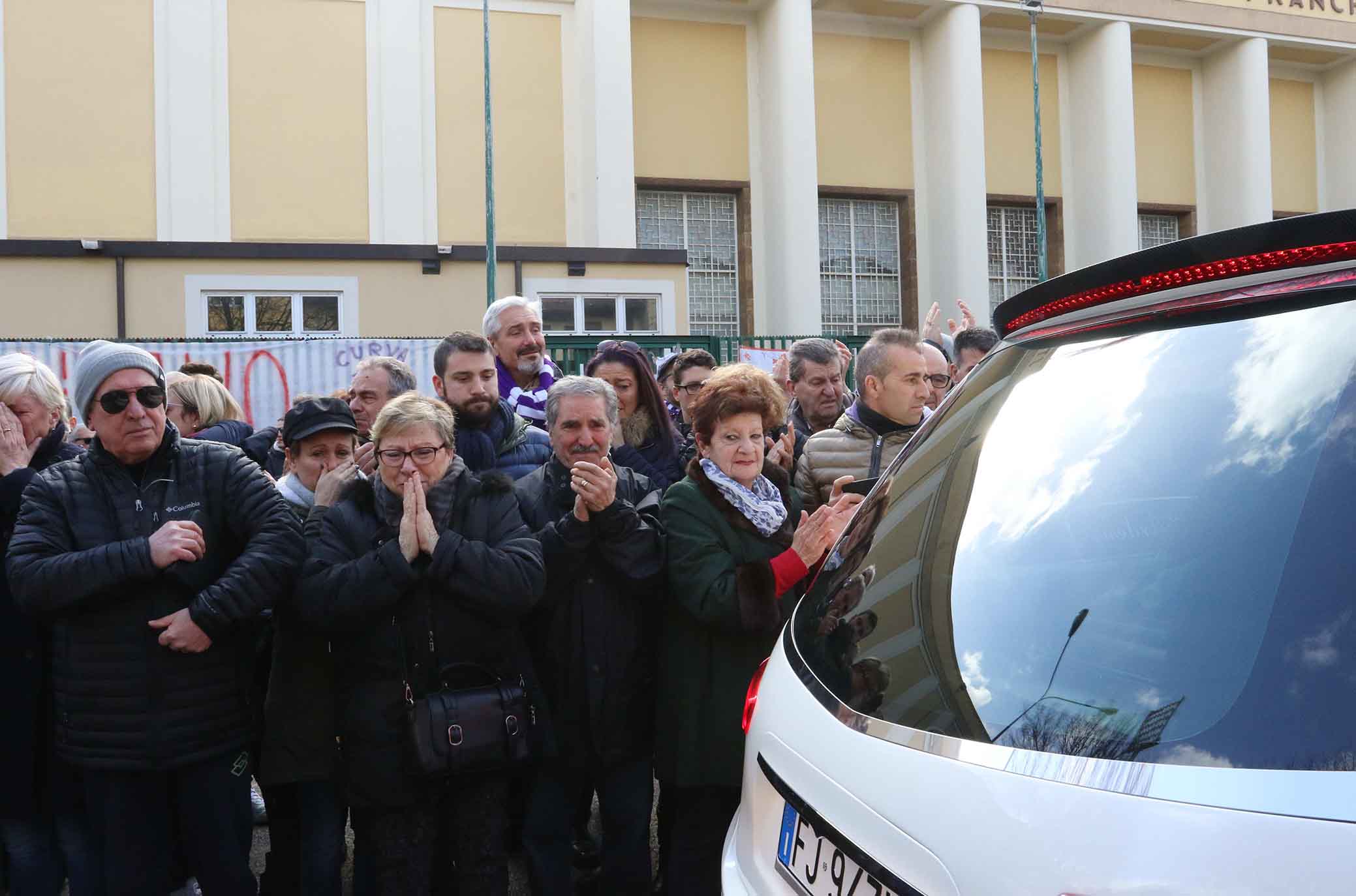 FIORENTINA 08-03-2018 IL CORTEO FUNEBRE DI DAVIDE ASTORI PASSA DAVANTI AL FRANCHI. SILPRESS/GALASSI SILVANO