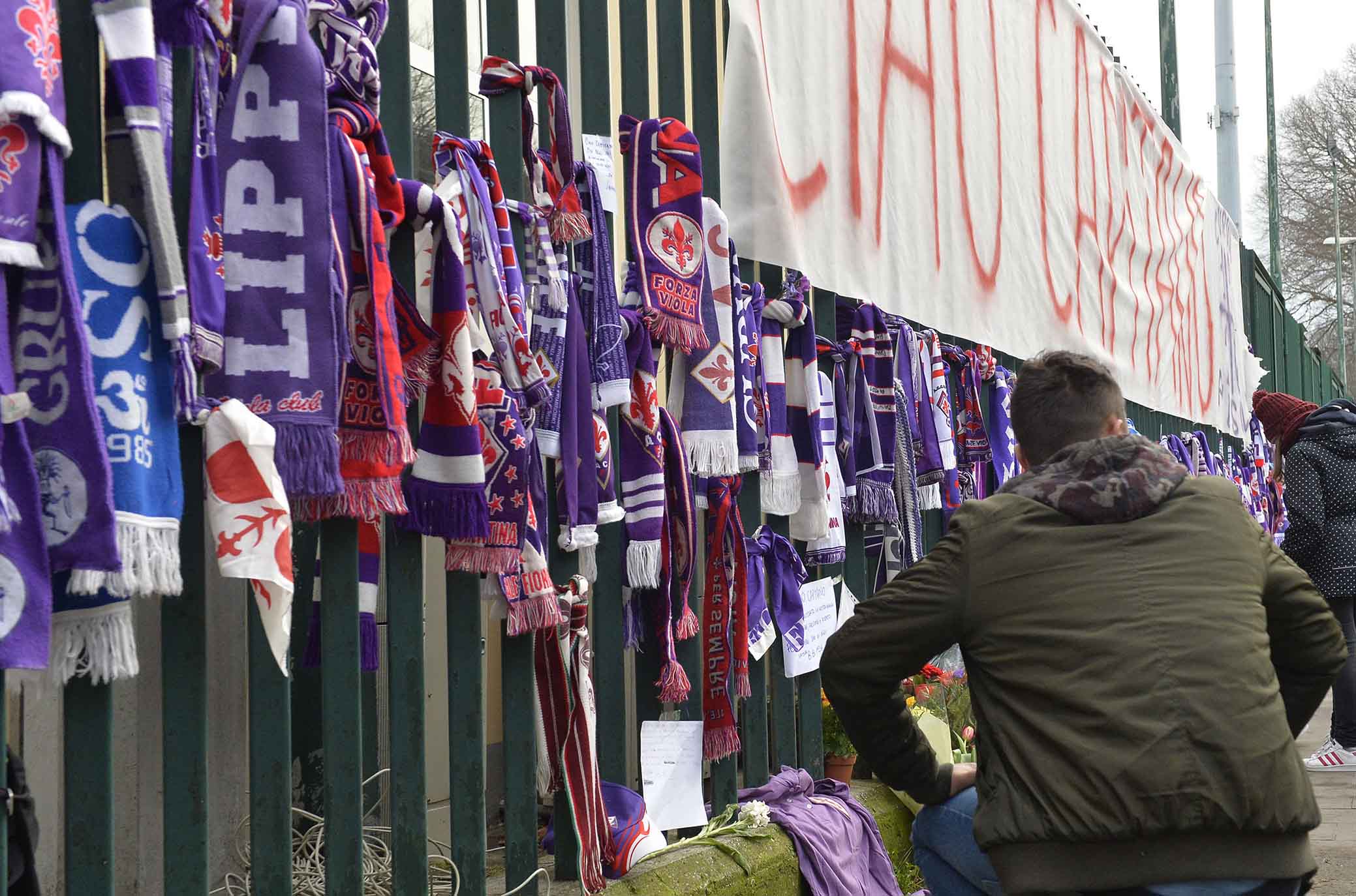 Le lacrime di Firenze per il campione buono: "Davide il nostro eroe"