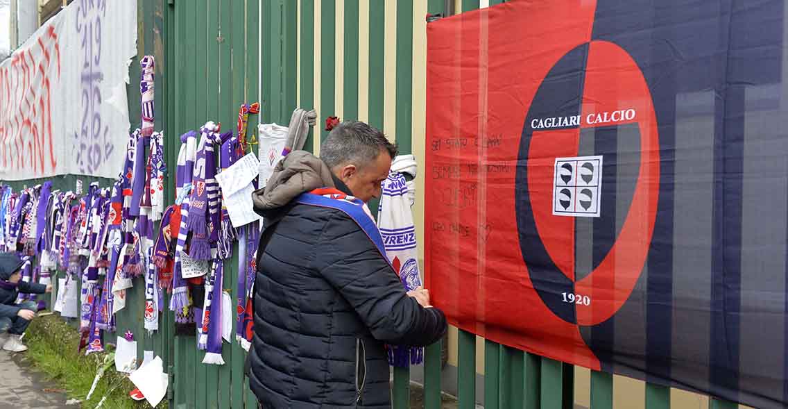 FIORENTINA 04-03-2018. DOLORE DEI TIFOSI PER LA MORTE DI DAVID ASTORI. TIFOSI DEL CAGLIARI. SILPRESS/GALASSI SILVANO