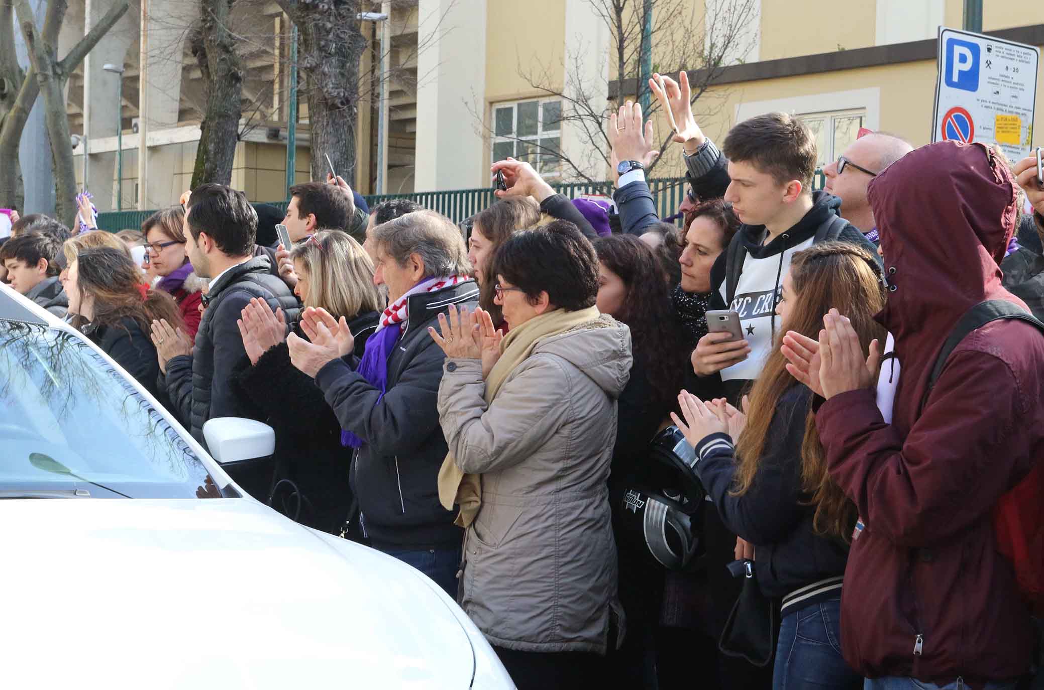 FIORENTINA 08-03-2018 IL CORTEO FUNEBRE DI DAVIDE ASTORI PASSA DAVANTI AL FRANCHI. SILPRESS/GALASSI SILVANO