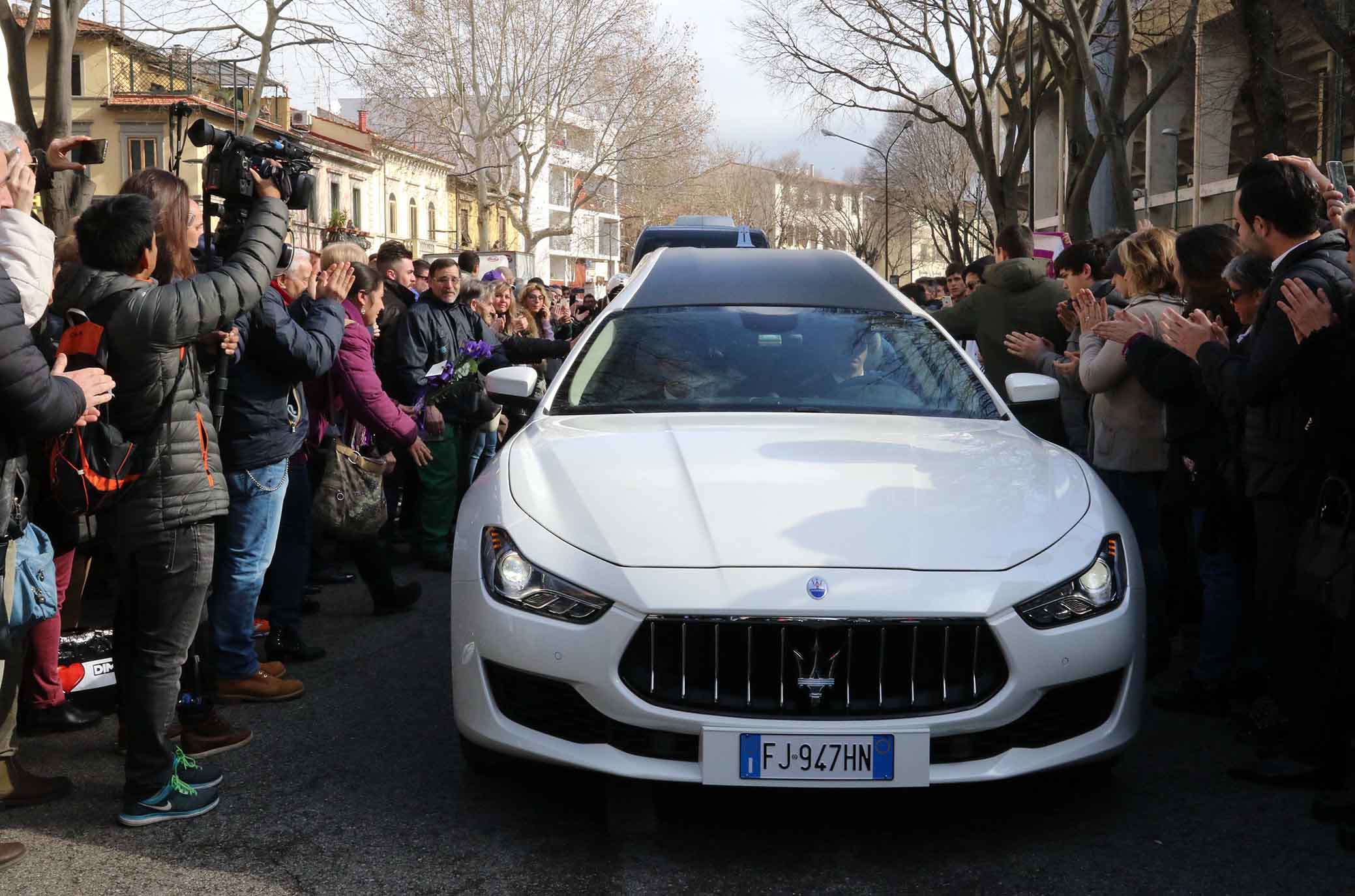 FIORENTINA 08-03-2018 IL CORTEO FUNEBRE DI DAVIDE ASTORI PASSA DAVANTI AL FRANCHI. SILPRESS/GALASSI SILVANO