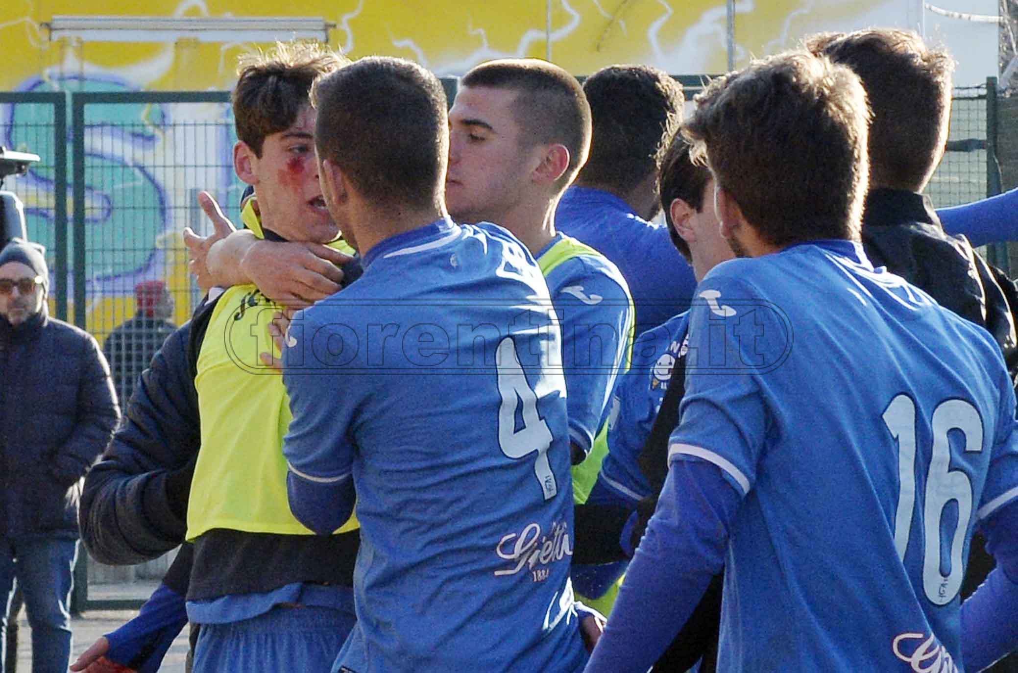 Viareggio, Fiorentina multata per lancio di bottiglie di vetro da parte dei tifosi