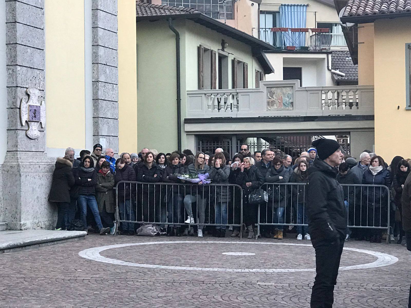 San Pellegrino, tante persone in attesa dell'arrivo di Astori (FOTO)
