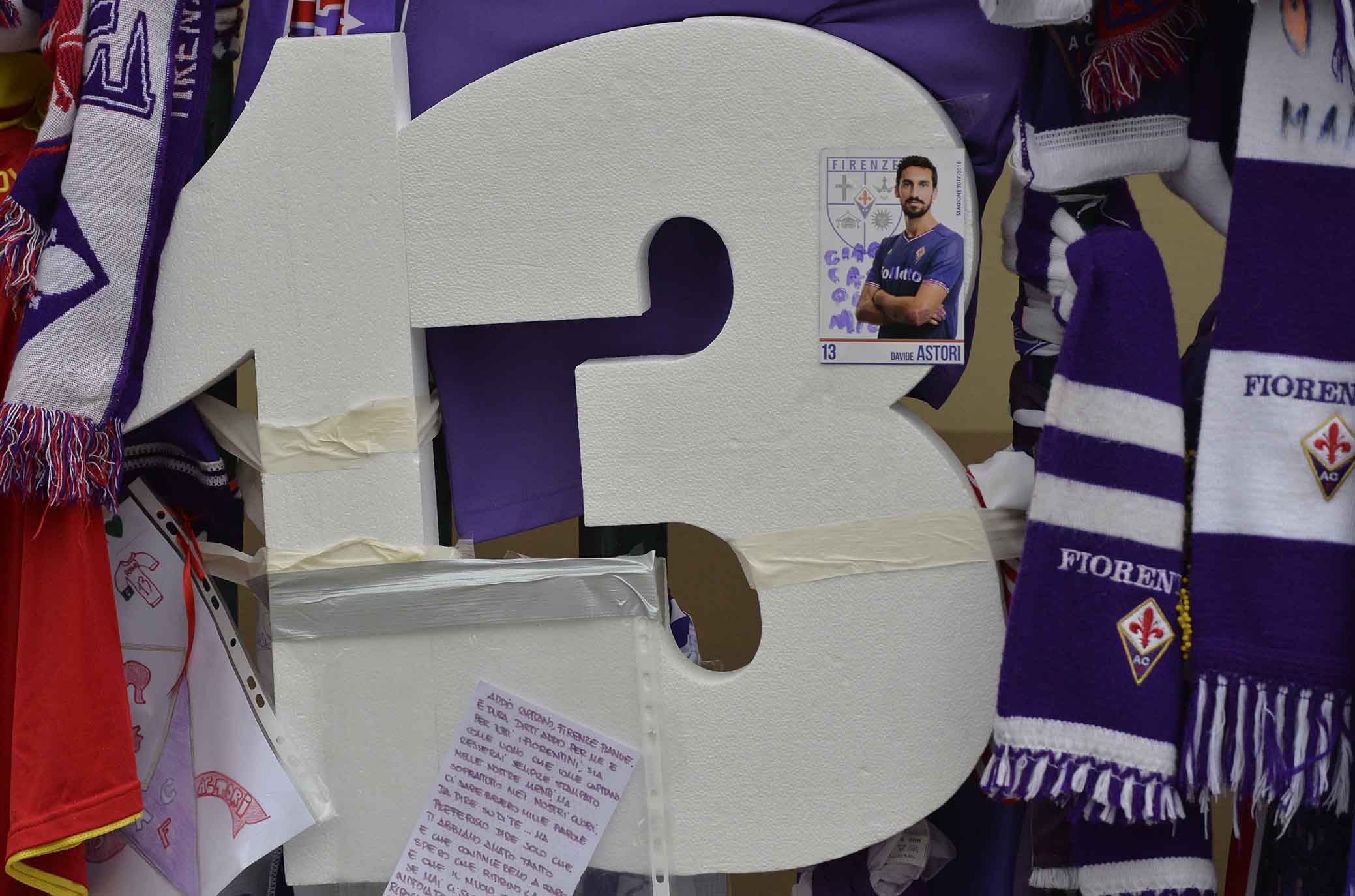 FIORENTINA 10-03-2018. DIMOSTRAZIONE DI AFFETTO DEI TIFOSI A DAVIDE ASTORI ALLO STADIO FRANCHI. SILPRESS/GALASSI SILVANO