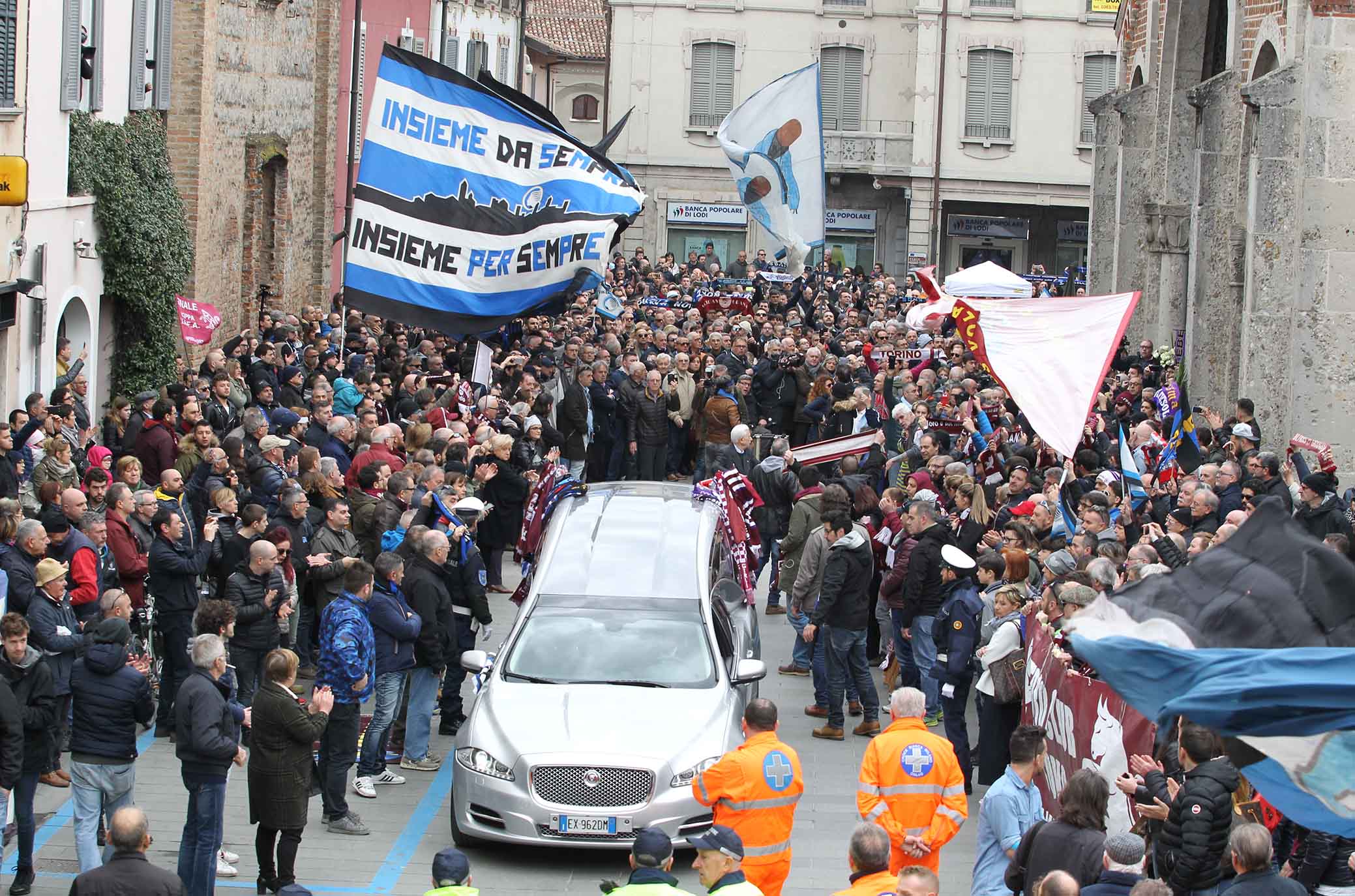 L'ultimo applauso per il Mondo, oltre duemila tifosi battono le mani per quasi cinque minuti