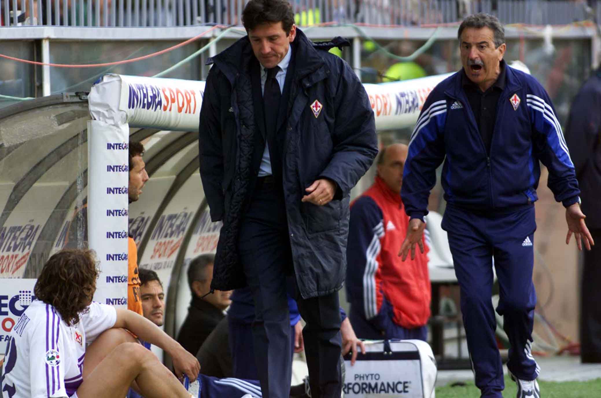 Genoa-Fiorentina.Mondonico urla contro Galli che si è fatto espellere dal campo durante il secondo tempo.