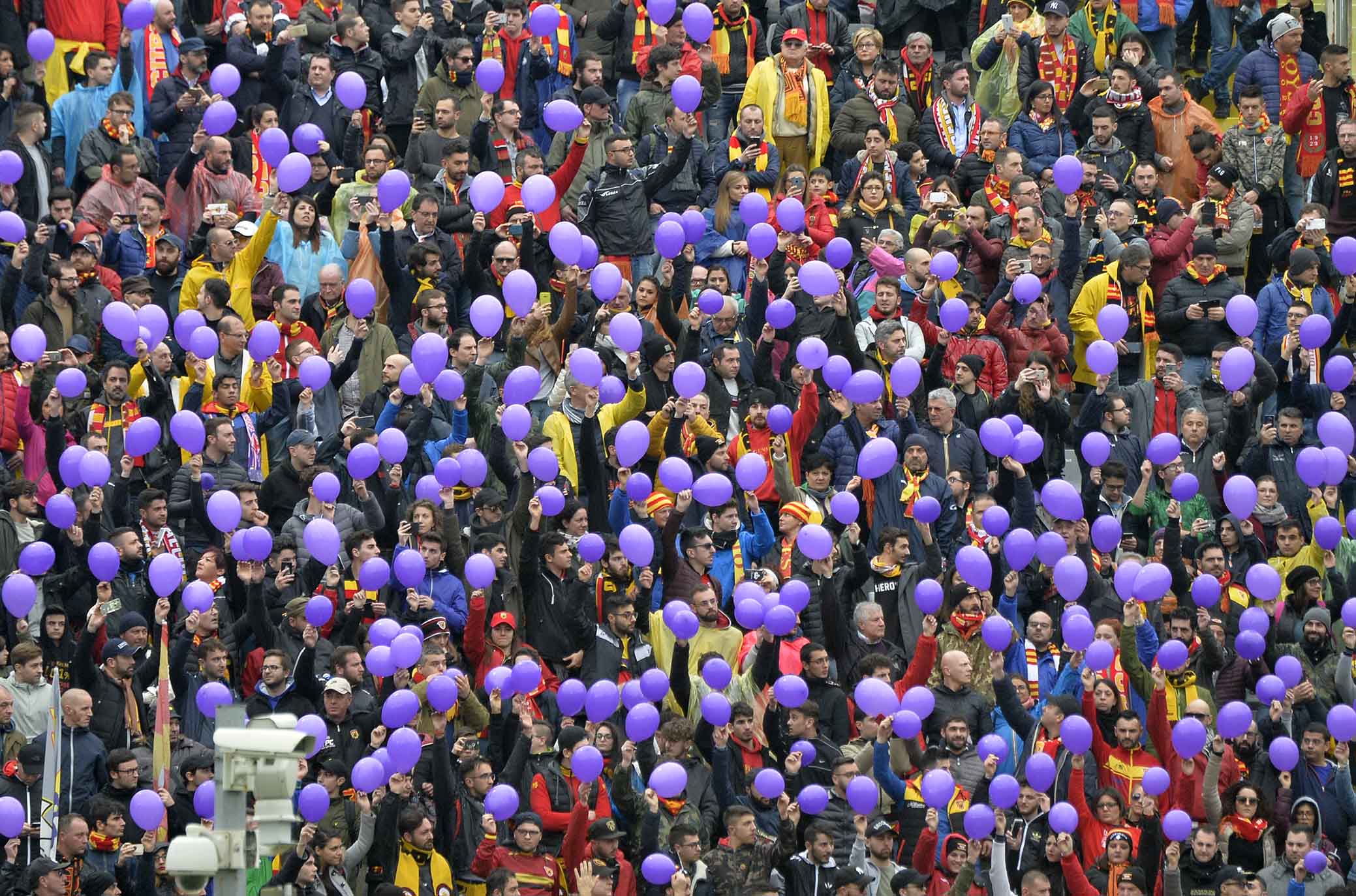 Reggina, all'asta per beneficenza la maglia in onore di Astori (FOTO)
