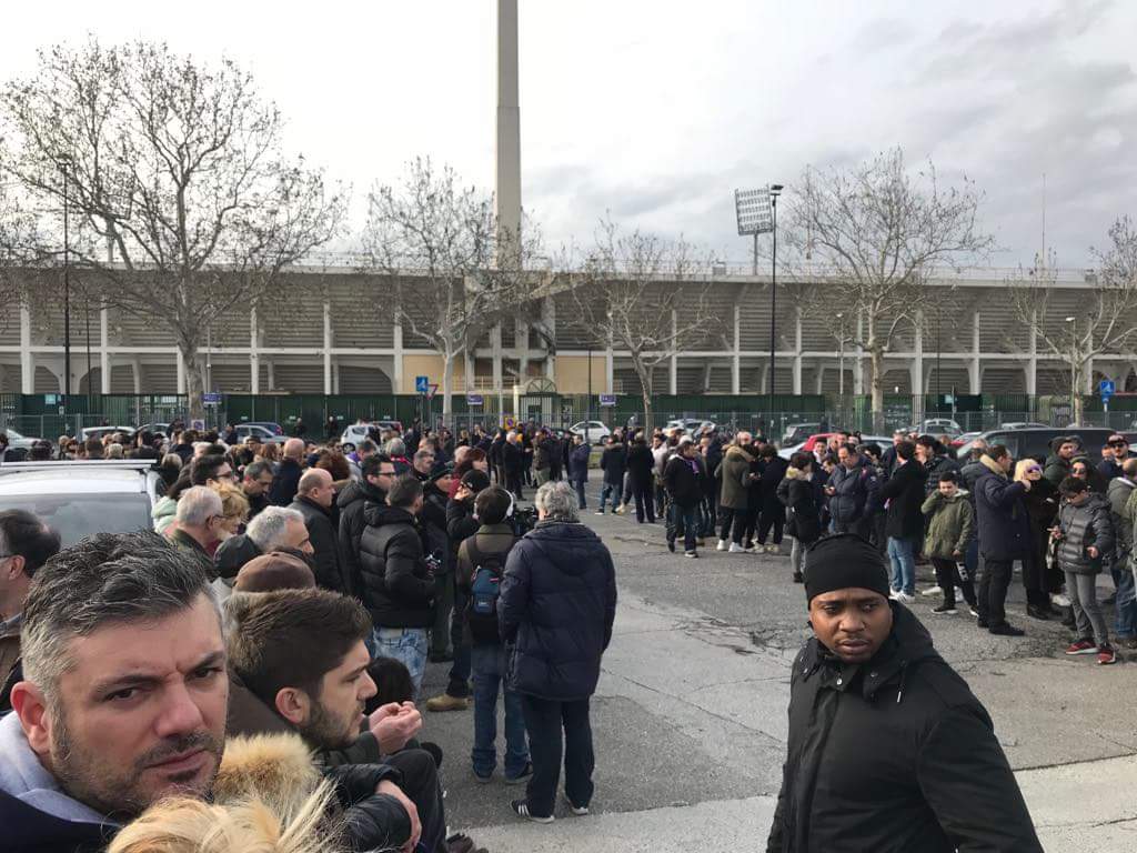 L'uscita dei giocatori viola dal centro sportivo (VIDEO)