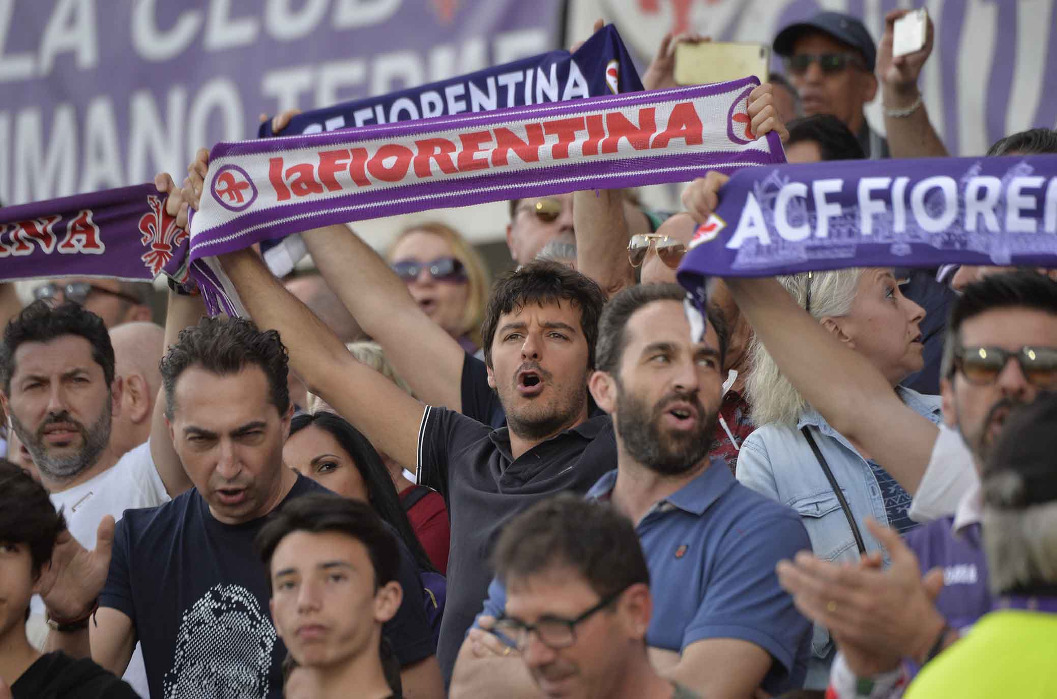 L’abbraccio dei 25mila: Firenze, la notte per ripartire insieme. Con ADV in tribuna