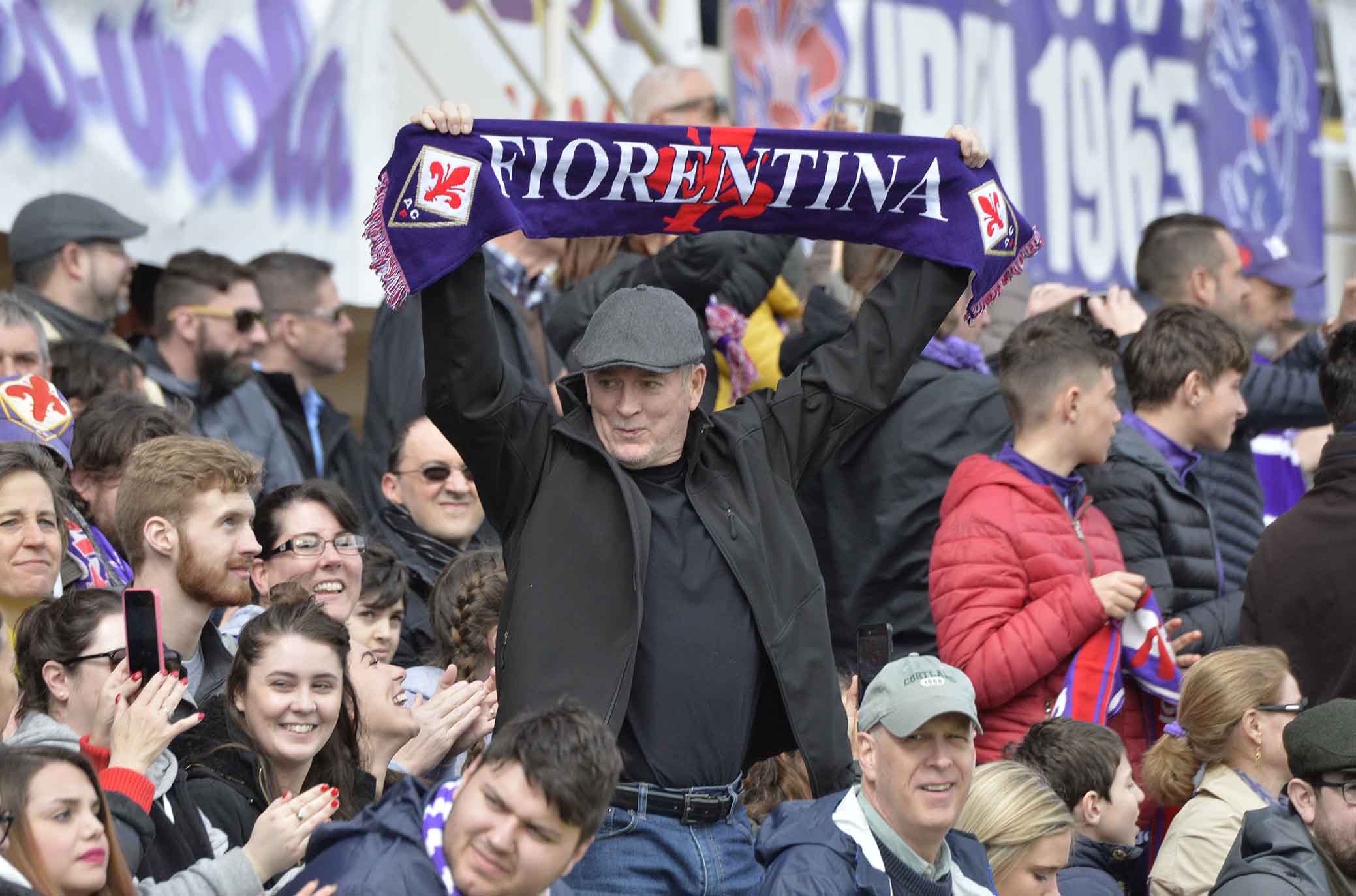 Fiorentina-Crotone, le immagini dei tifosi viola