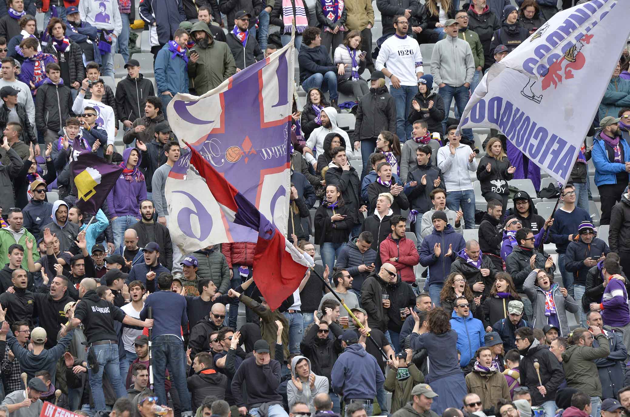Firenze, la carica dei 30 mila al Franchi. Oltre 2 mila da Ferrara