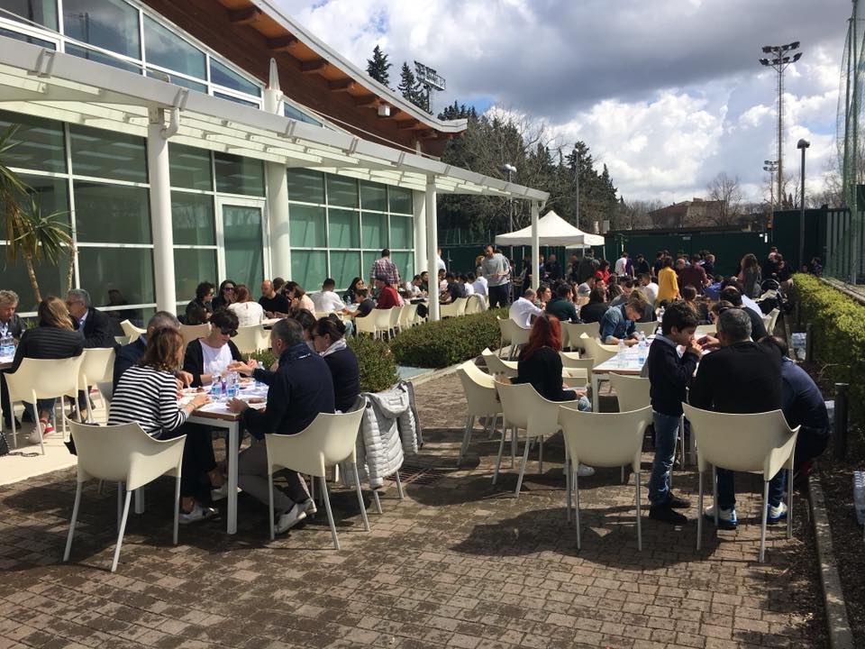 Sempre più uniti, giocatori e famiglie festeggiano la Pasqua al Centro Sportivo (FOTO)