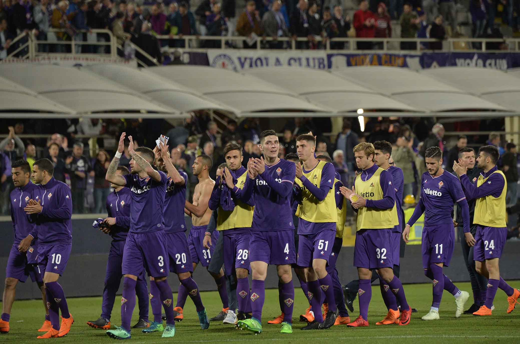 FIORENTINA-LAZIO 18-04-2018 LA SQUADRA SALUTA I SUOI TIFOSI. SILPRESS/GALASSI SILVANO