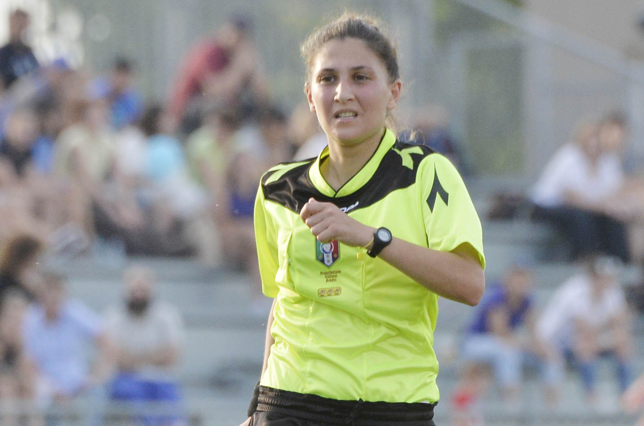 Monza, l’arbitra sedicenne salvata da papà: “L’unico ad affrontare l’aggressore”