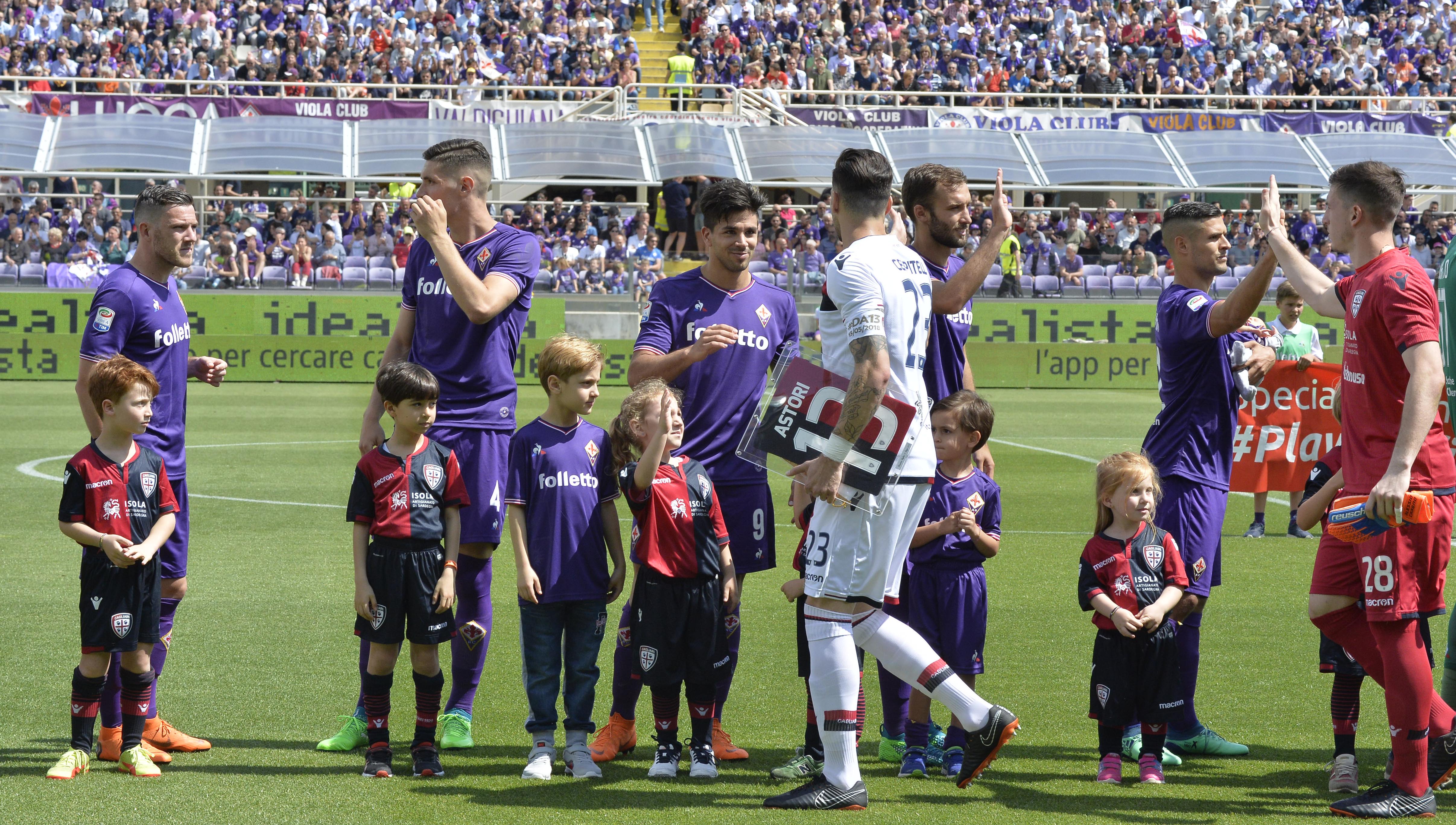 FIORENTINA-CAGLIARI 13-05-2108 SALUTO PRIMA DELLA PARTITA. SILPRESS/GALASSI SILVANO