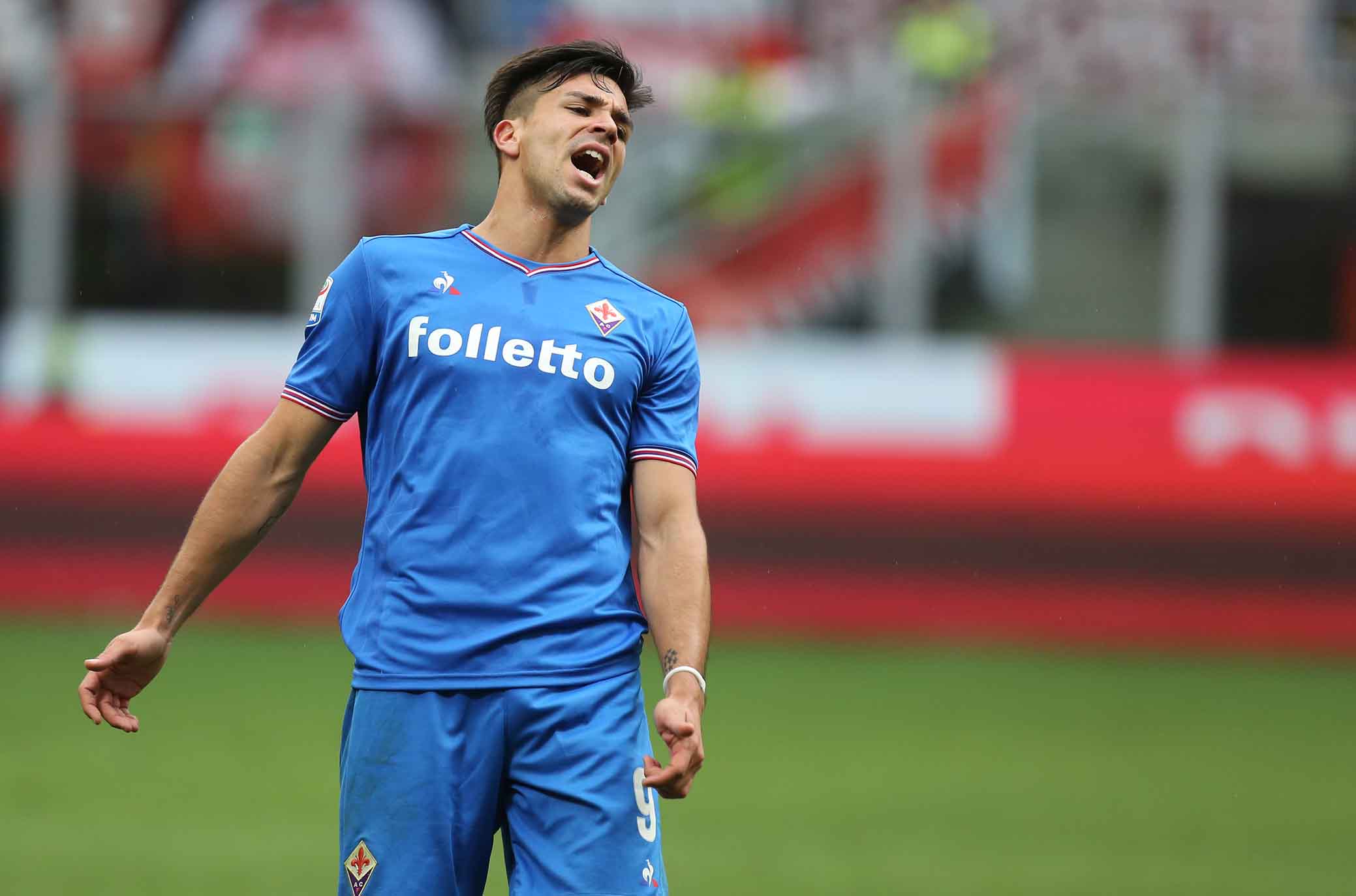 La Viola sfiorisce dopo il gol di Simeone. Pesante 'manita', segna anche Kalinic