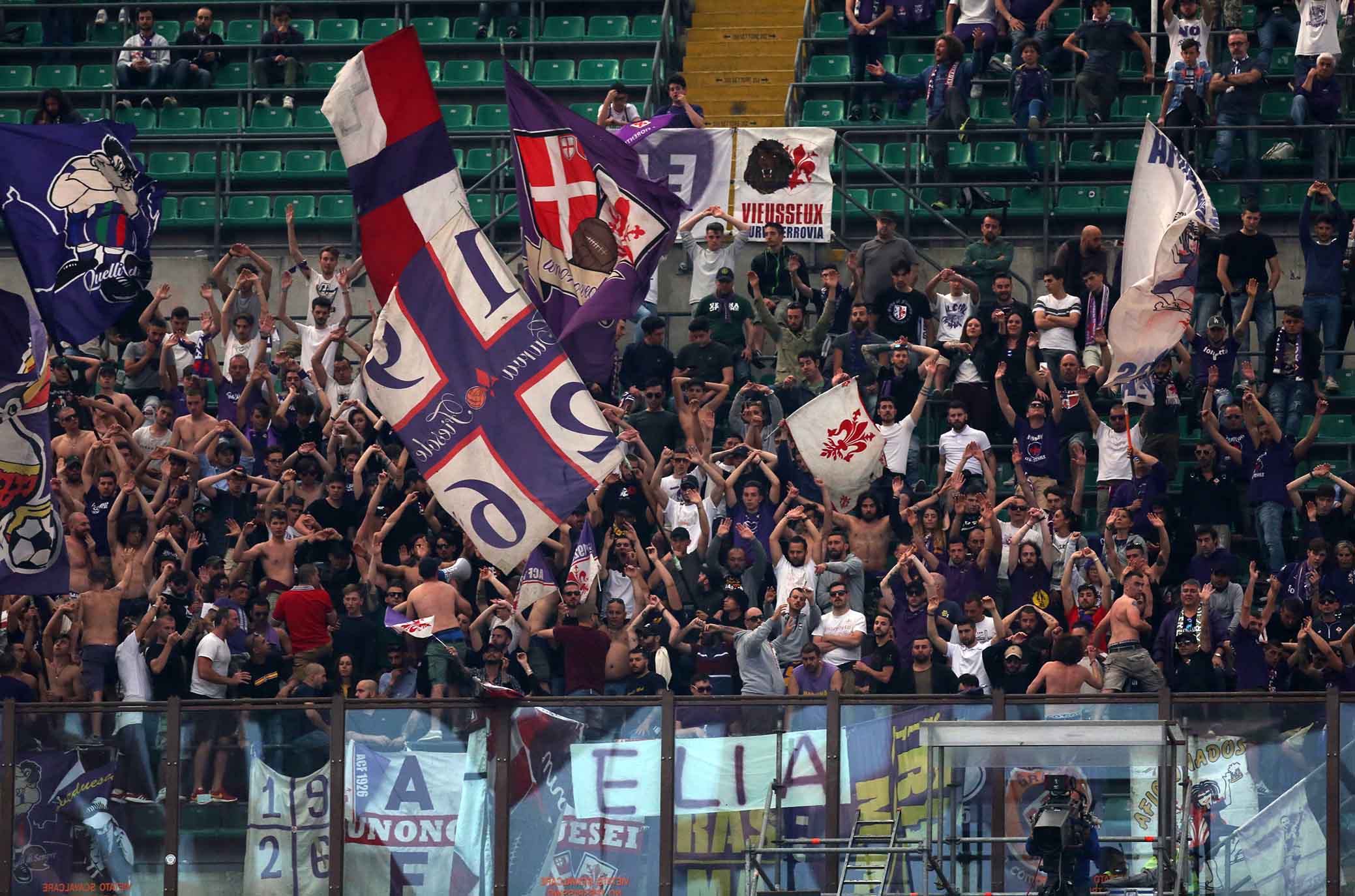 San Siro vuole spingere il Milan: in 48 mila stasera. Quasi 700 i tifosi viola