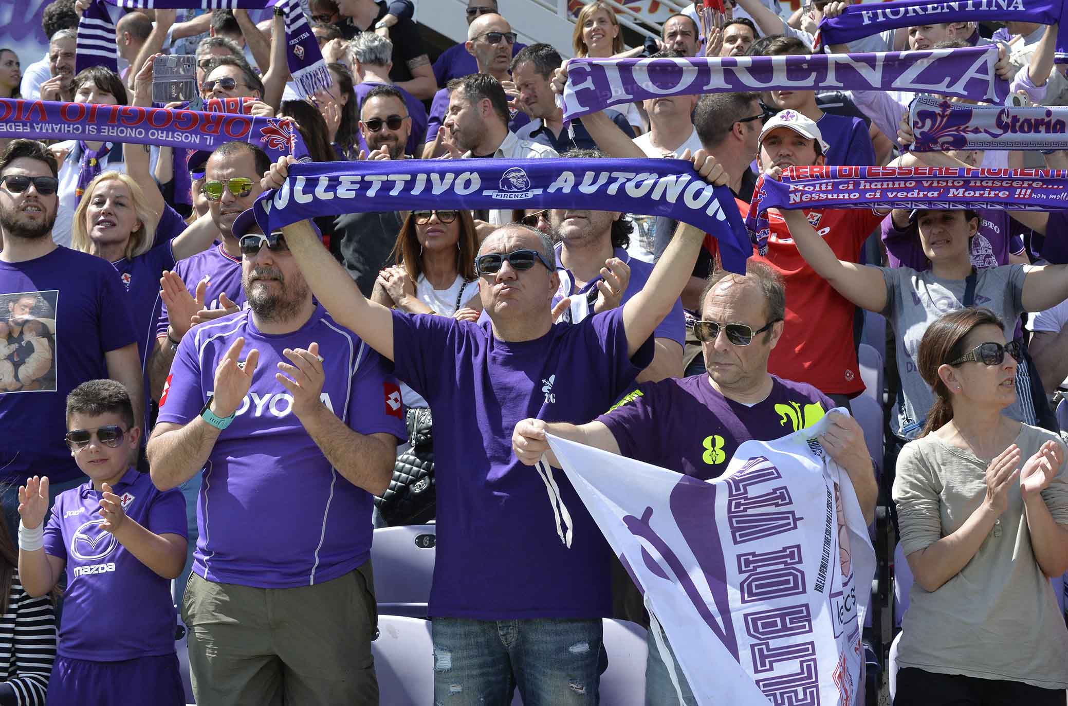 Fiorentina-Cagliari, le IMMAGINI dei tifosi sugli spalti