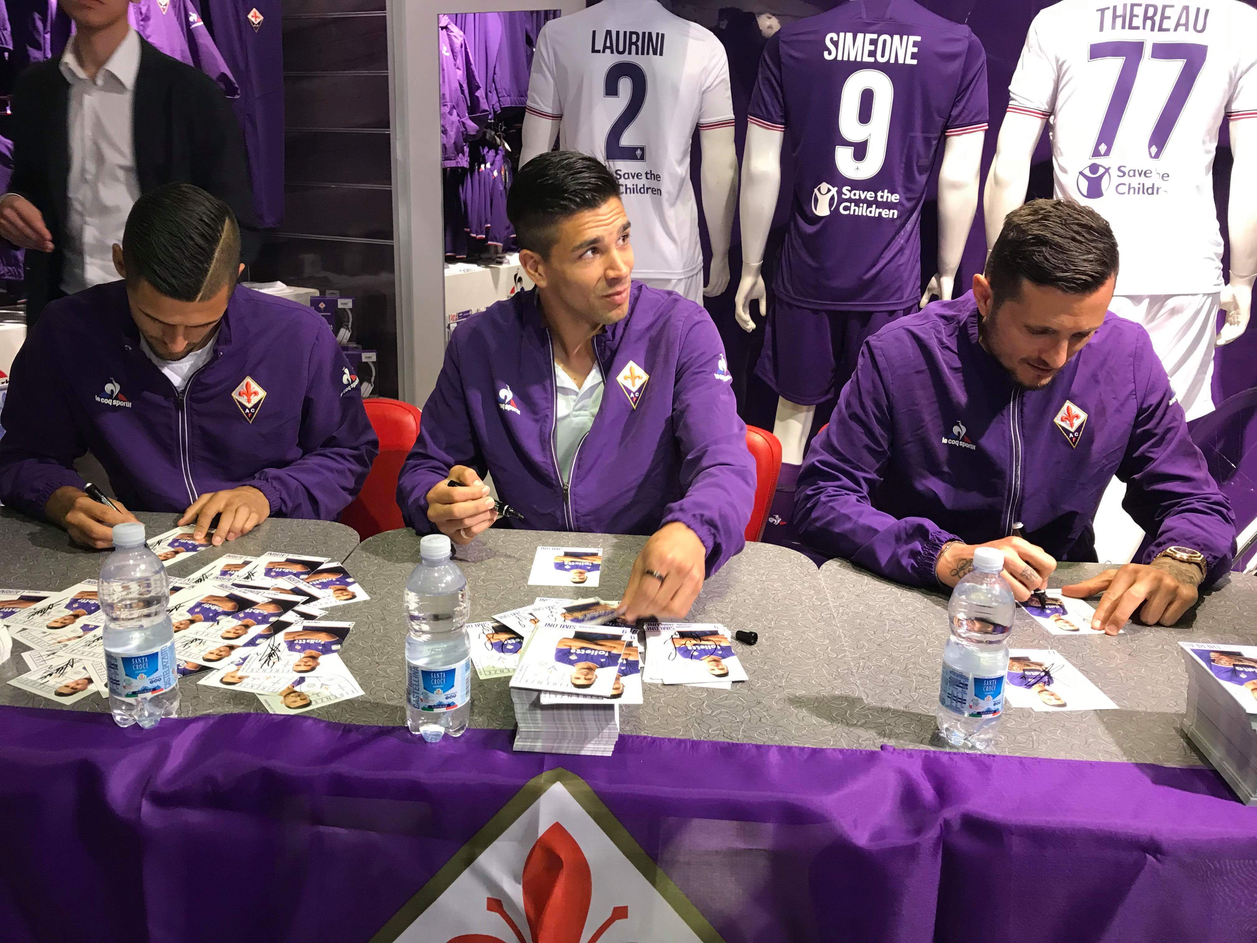 Simeone, Thereau e Laurini durante la sessione di autografi ai Gigli (FOTO)