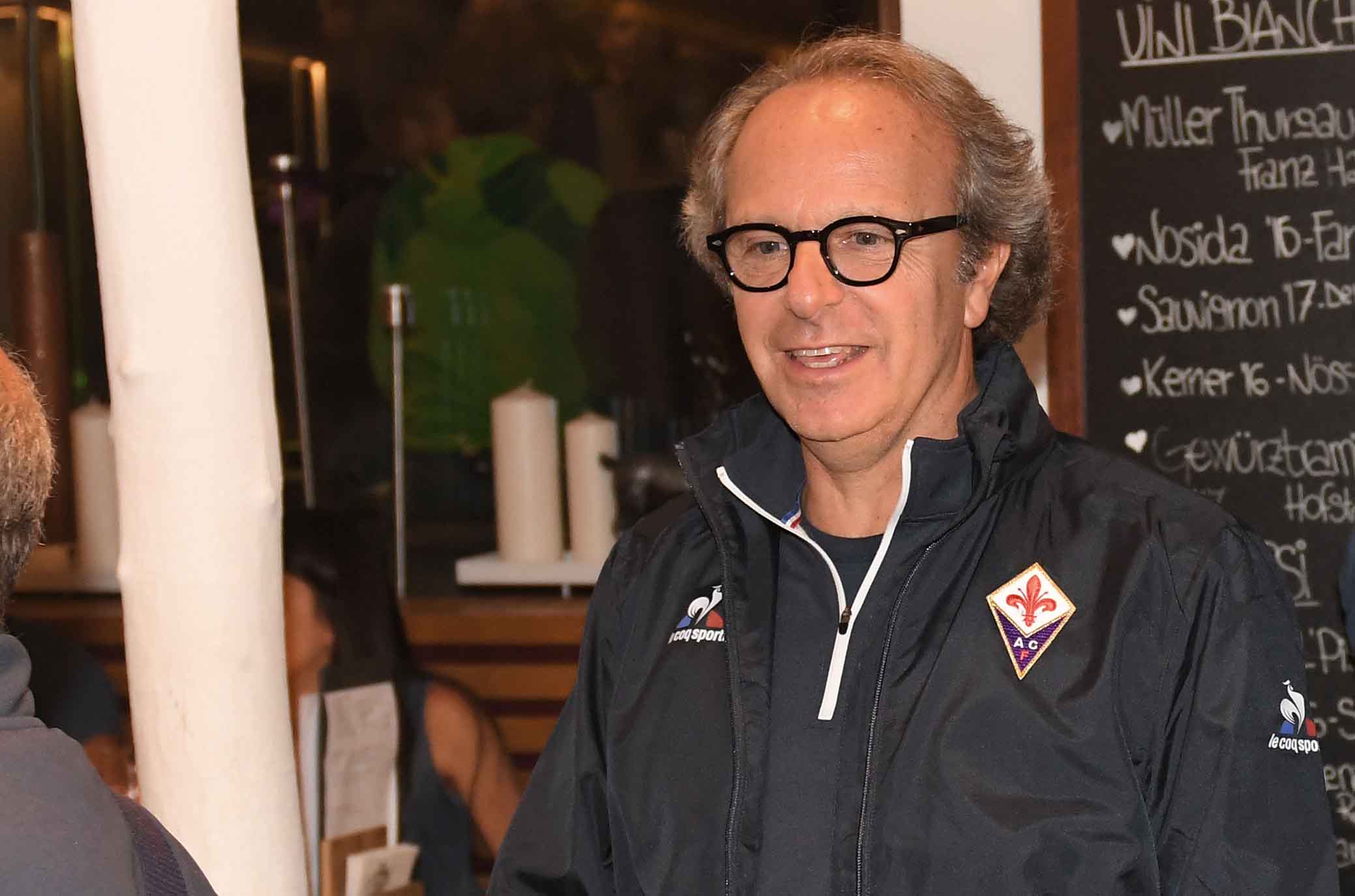 FIORENTINA RITIRO DI MOENA 17-07-2018 IL PRESIDENTE ANDREA DELLA VALLE IN PIAZZA A MOENA FRA I TIFOSI. SILPRESS/GALASSI SILVANO