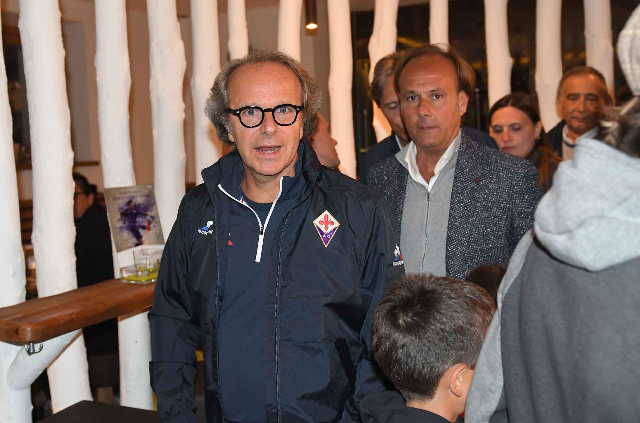 FIORENTINA RITIRO DI MOENA 17-07-2018 IL PRESIDENTE ANDREA DELLA VALLE IN PIAZZA A MOENA FRA I TIFOSI. SILPRESS/GALASSI SILVANO