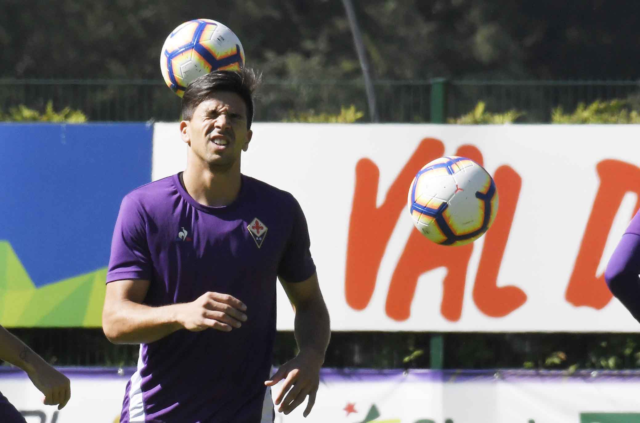 Un mese esatto all’inizio della nuova stagione per la Fiorentina. Il tempo stringe