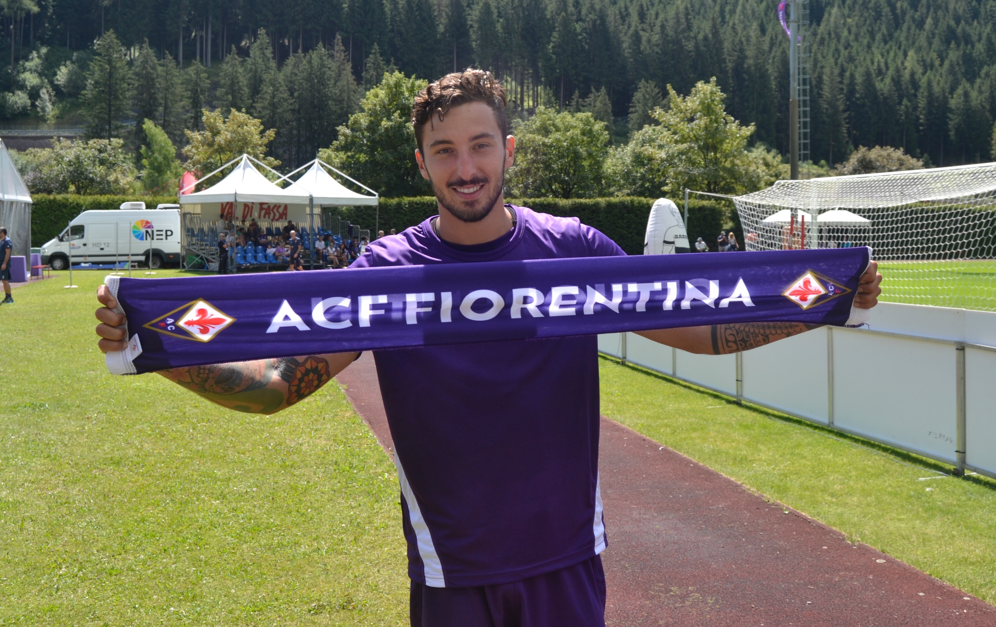 Ceccherini: in posa con la sciarpa viola e autografi coi tifosi (FOTO)
