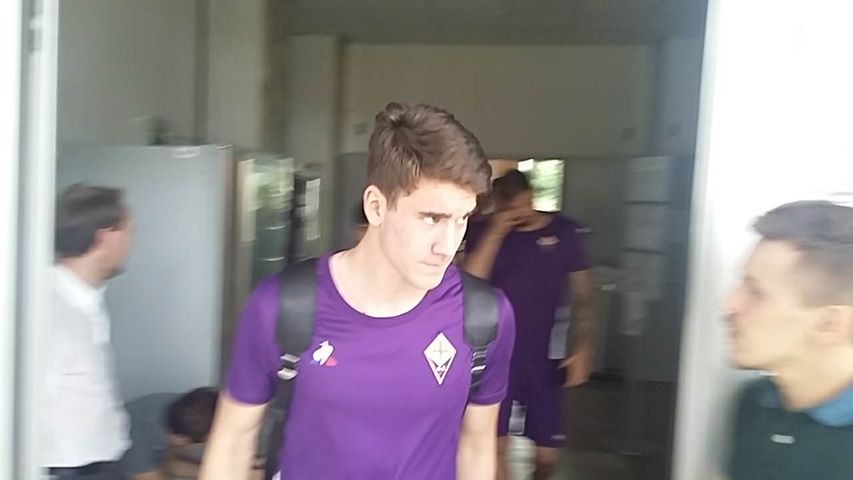 Da Moena, problemi anche per Vlahovic: caviglia dolorante, lascia l'allenamento