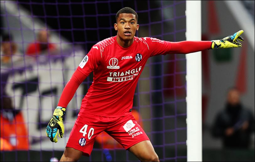 Lafont, i record di Landreau e Frey stracciati, i paragoni con Donnarumma e Areola... e un passato da bomber (SCHEDA/VIDEO)