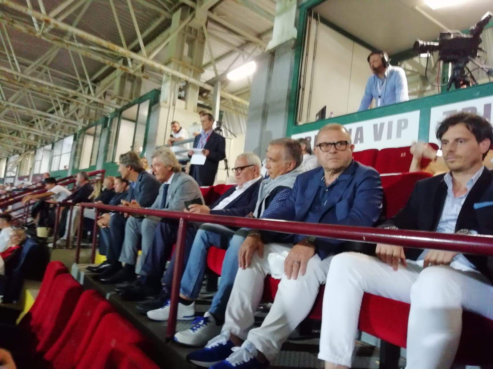 Arezzo-Fiorentina, Corvino e Cognigni presenti in tribuna (FOTO)