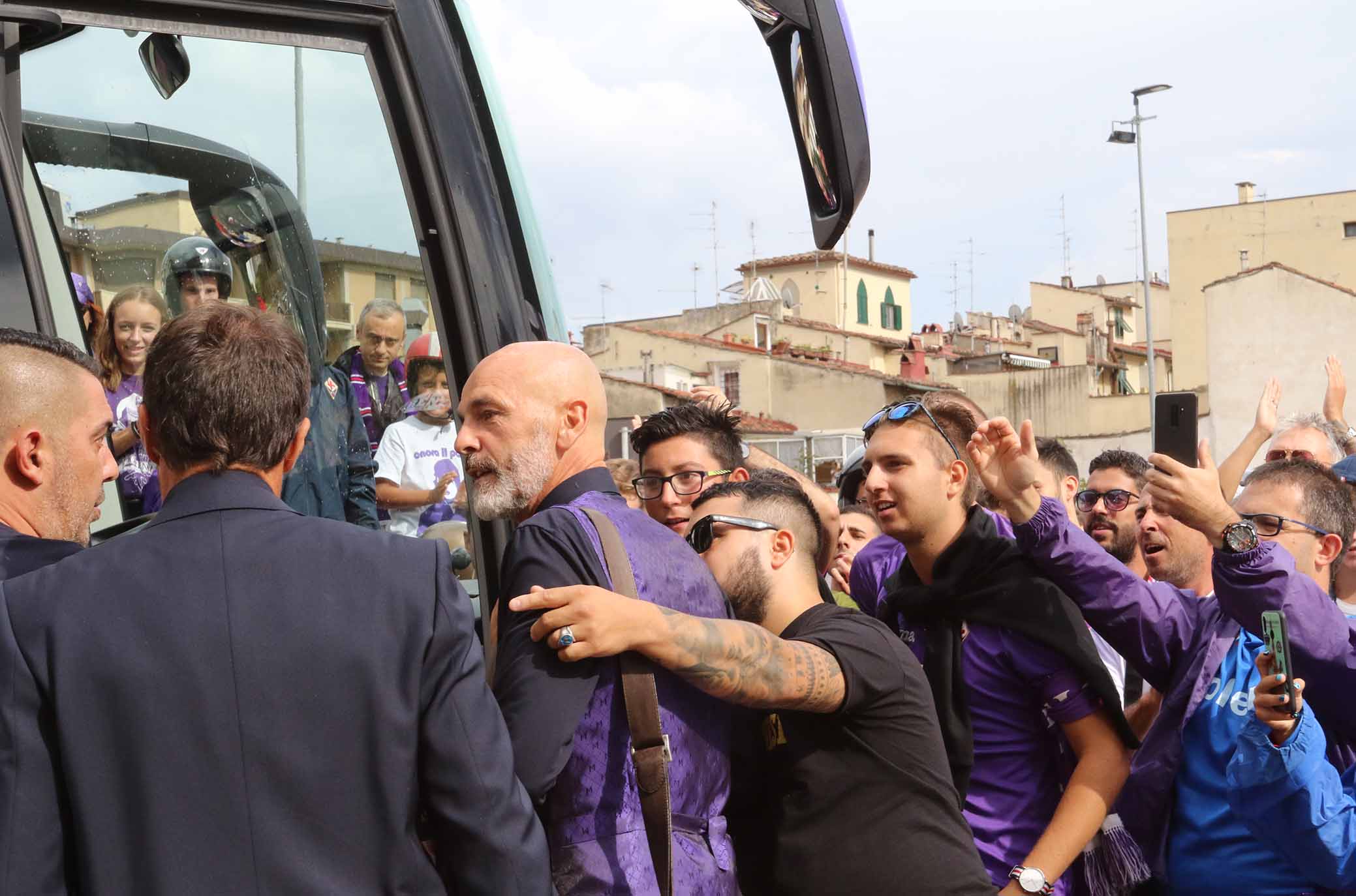 FIORENTINA 02-09-2018 PIOLI - TIFOSI DAVANTI ALL'ALBERGO DELLA FIORENTINA. SILPRESS