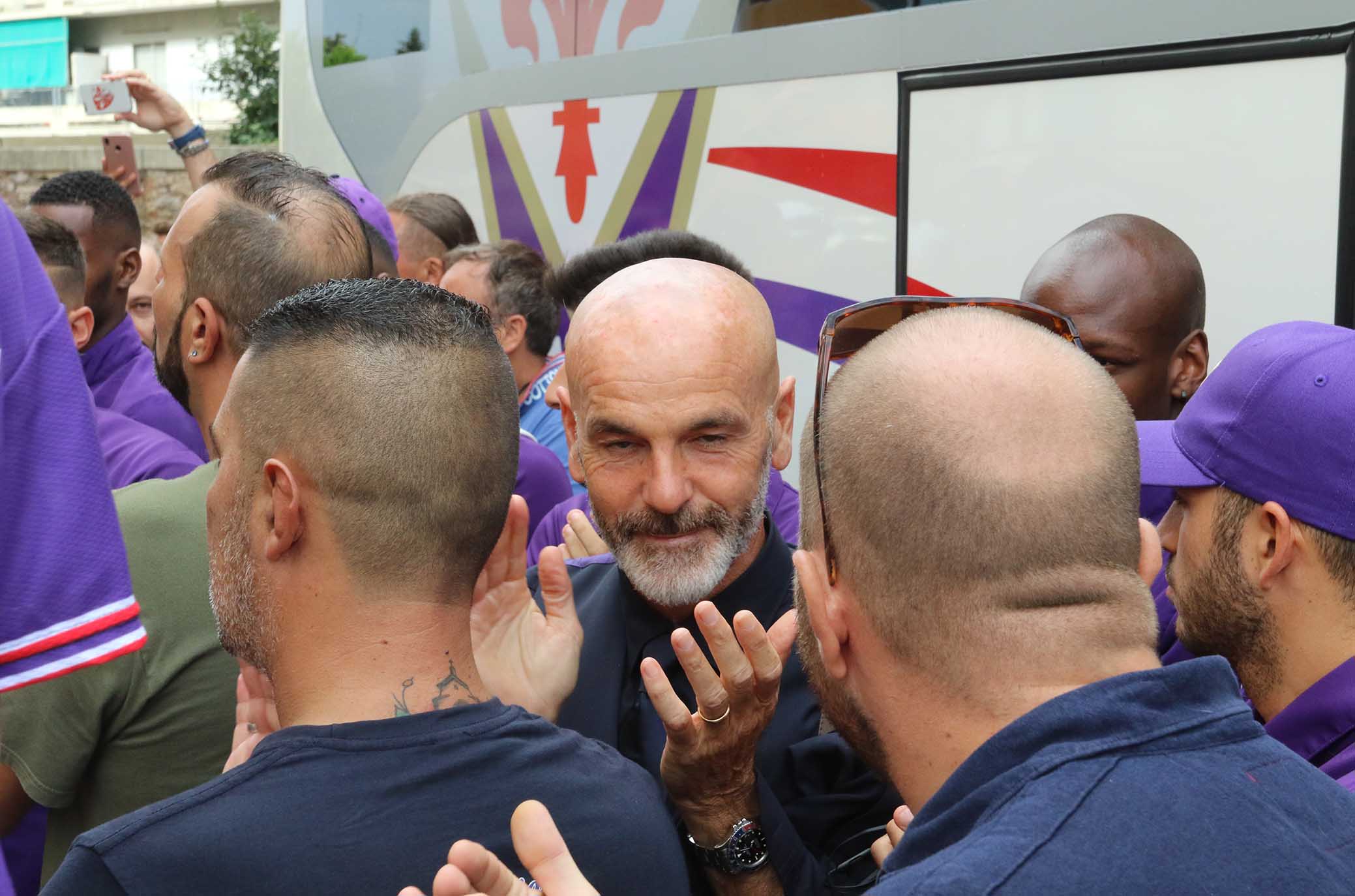 FIORENTINA 02-09-2018 PIOLI - TIFOSI DAVANTI ALL'ALBERGO DELLA FIORENTINA. SILPRESS