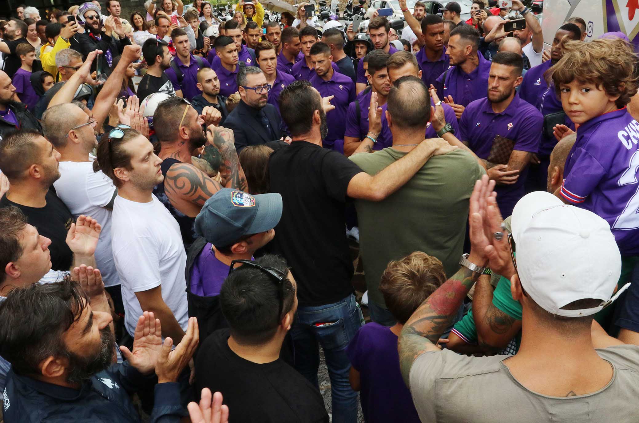 FIORENTINA 02-09-2018 TIFOSI DAVANTI ALL'ALBERGO DELLA FIORENTINA. SILPRESS