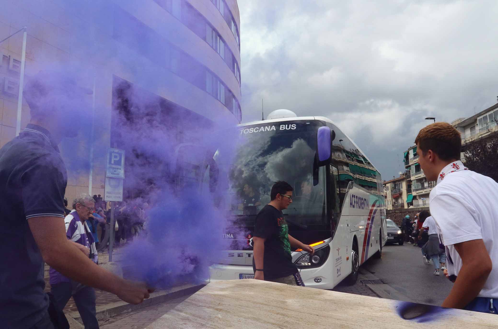 FIORENTINA 02-09-2018 TIFOSI DAVANTI ALL'ALBERGO DELLA FIORENTINA. SILPRESS