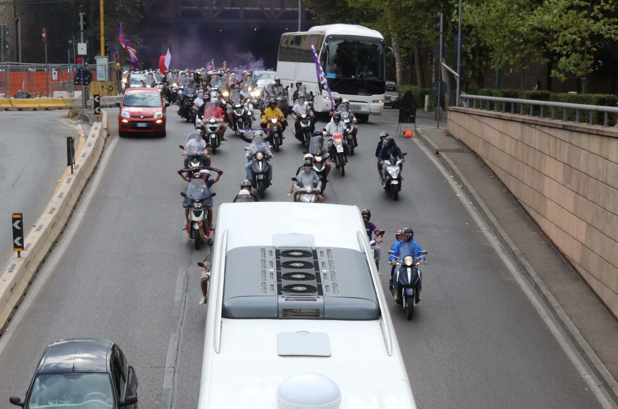La fotogallery del corteo che ha accompagnato la Fiorentina al Franchi