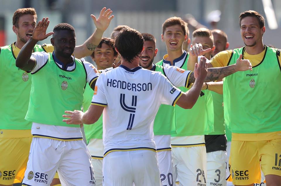 Serie B, Verona corsaro a Crotone: Hellas capolista. Cade il Cittadella, poker Palermo