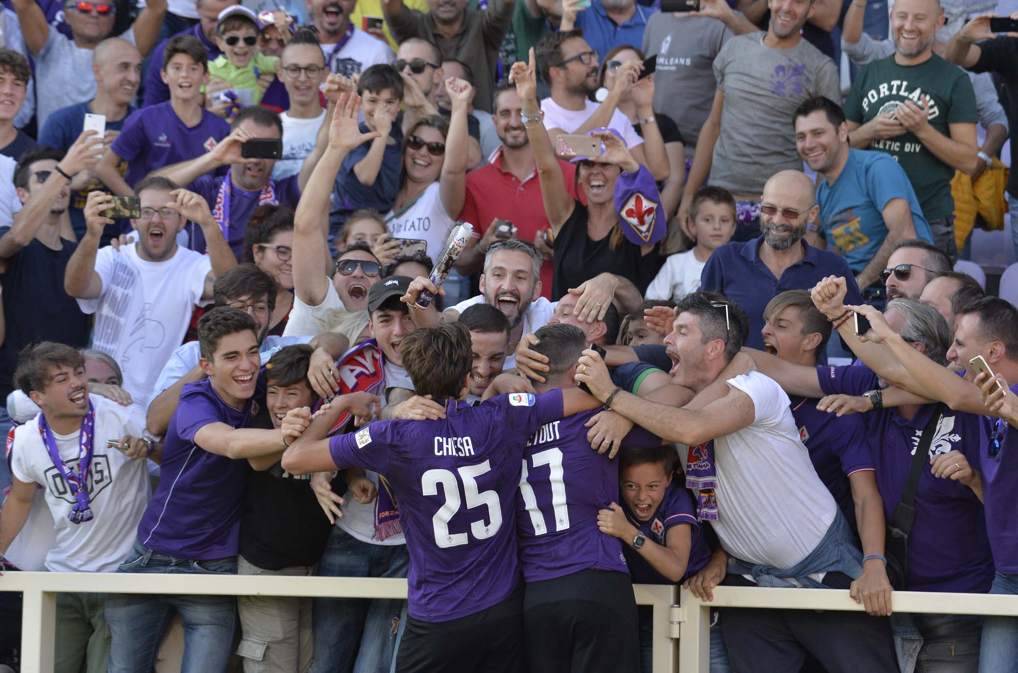 'C'è la Viola, ci vediamo al circolo'. Tra Sky e Dazn, i tifosi si ritrovano tra bar e centri ricreativi