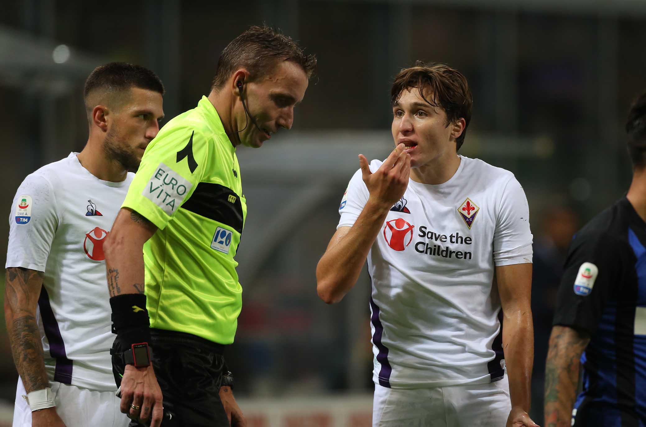 Viola privilegiati? Mazzarri, ti sbagli: il dossier degli errori contro la Fiorentina