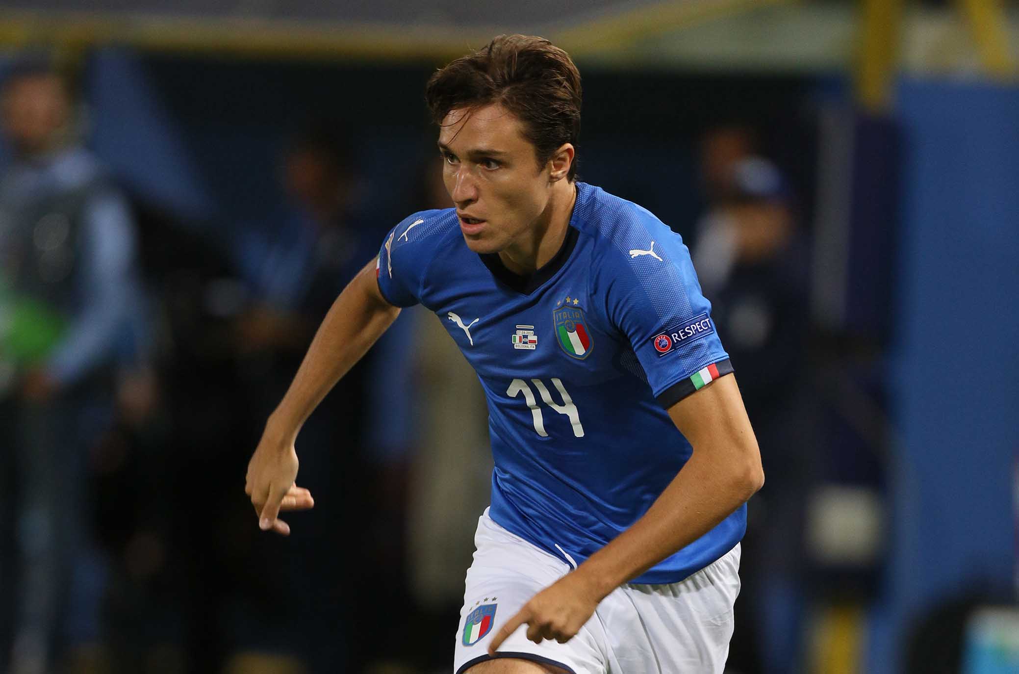 Super gol di Chiesa con l'U21. Aggancio e controllo spettacolare e tiro fortunato (VIDEO)